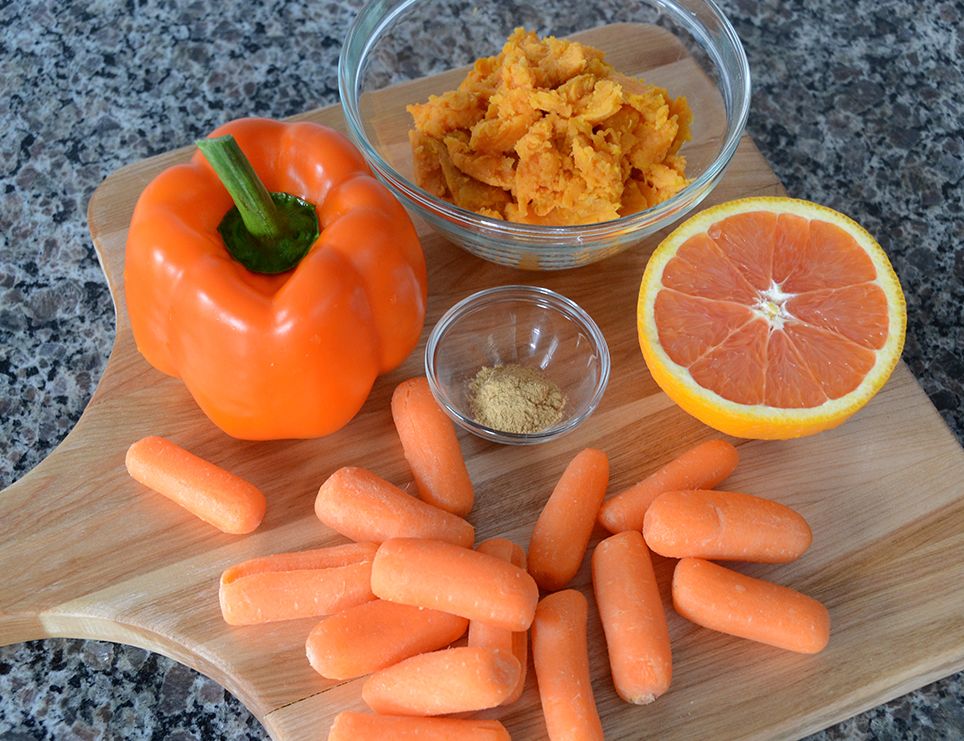 Ingrédients de la recette de délicieux smoothie aux légumes à l'orange