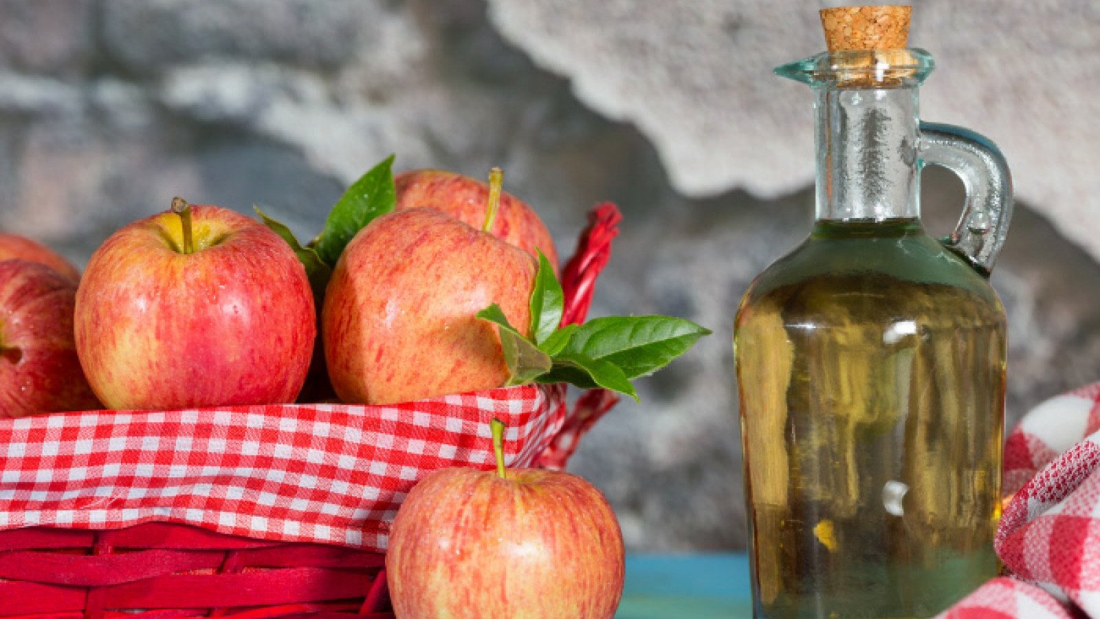 Le vinaigre de cidre de pomme est un produit naturel qui présente de nombreux avantages pour la santé.
