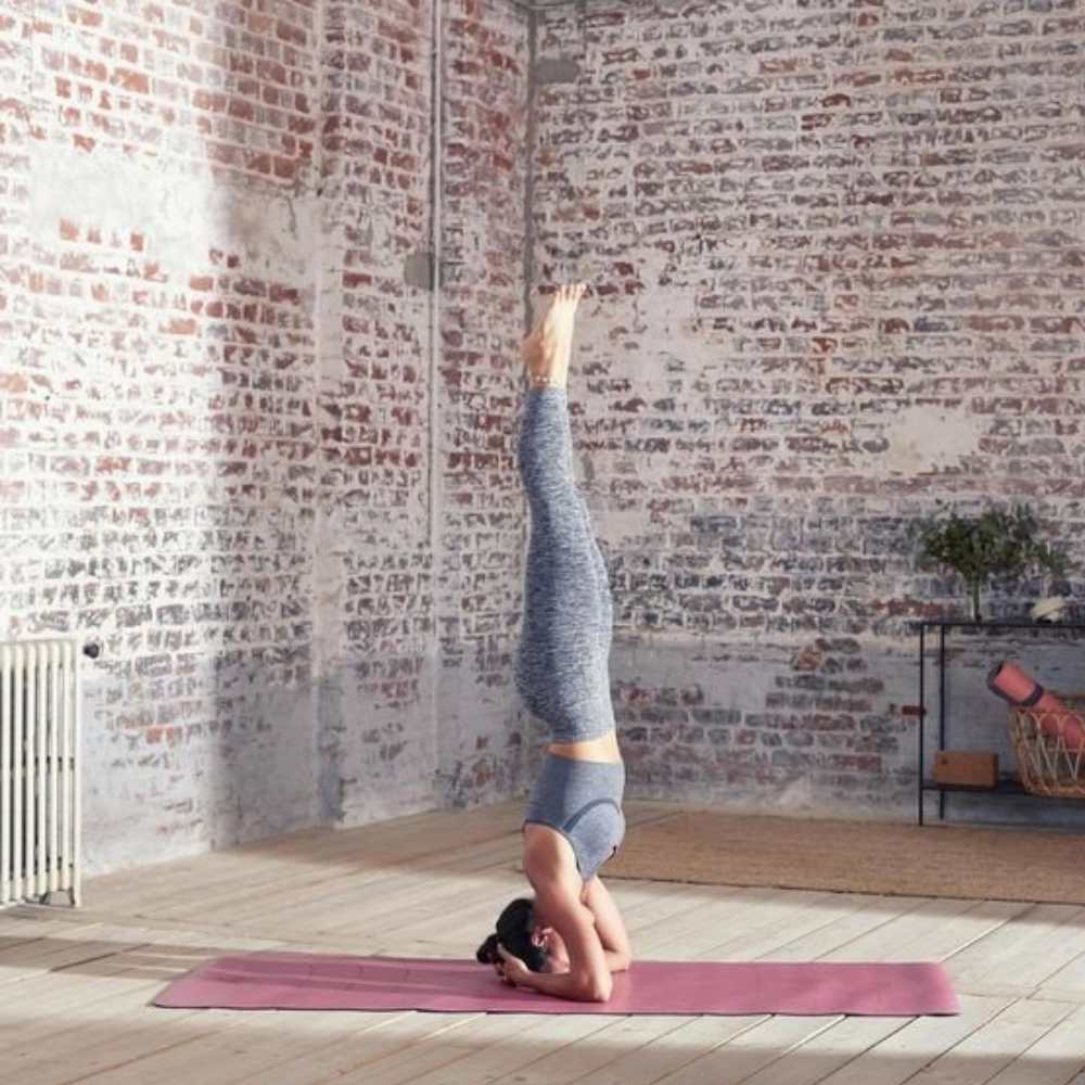 5 positions de yoga pour surmonter le Blue Monday et perdre du poids