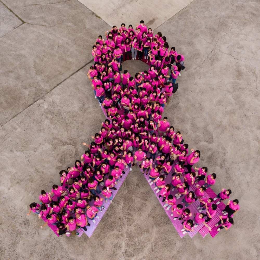 10 façons dont Estée Lauder lutte contre le cancer du sein depuis 30 ans